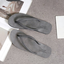 Load image into Gallery viewer, Flat Beach Flip Flops