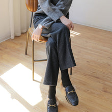 Load image into Gallery viewer, Straight Herringbone Wool Cropped Trousers