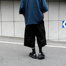 Load image into Gallery viewer, Vintage-style Multiple Pockets Cropped Trousers