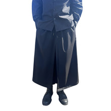 Load image into Gallery viewer, Dark Slit Loose Hakama