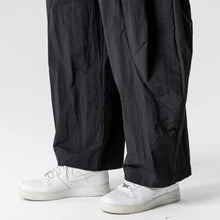 Load image into Gallery viewer, Retro Quick-drying Pleated Outdoor Trousers