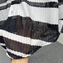 Load image into Gallery viewer, Thin Color Contrast Stripe Hollow Shirt