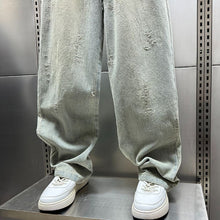 Load image into Gallery viewer, American Vintage Washed Distressed Jeans
