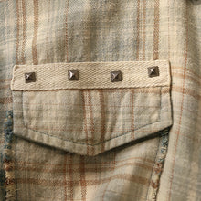 Load image into Gallery viewer, Gradient Pointed Collar Plaid Distressed Shirt