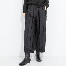 Load image into Gallery viewer, Women's Elastic-waist Pleated Draped Loose Balloon Pants