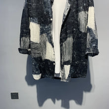 Load image into Gallery viewer, Contrast Print Loose Shirt