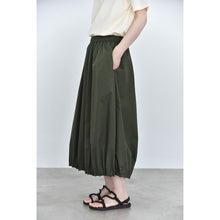 Load image into Gallery viewer, Women's Japanese Lightweight Pleated Hem Cropped Wide-leg Pants