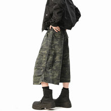 Load image into Gallery viewer, American Camouflage Multi-pocket Loose Cropped Shorts