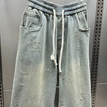 Load image into Gallery viewer, American Vintage Washed Distressed Jeans