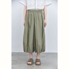 Load image into Gallery viewer, Women's Japanese Lightweight Pleated Hem Cropped Wide-leg Pants