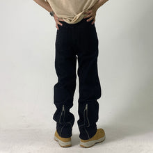 Load image into Gallery viewer, Heel Zip Solid Jeans