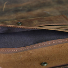 Load image into Gallery viewer, Retro Bifold Minimalist Leather Wallet