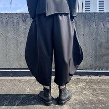 Load image into Gallery viewer, Loose Cropped Bloomers