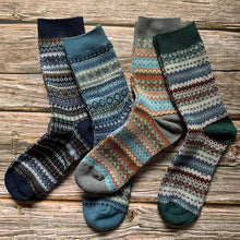 Load image into Gallery viewer, Winter Retro Ethnic Couple Socks