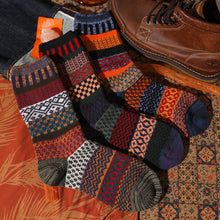 Load image into Gallery viewer, Men&#39;s Retro Ethnic Thick Line Socks
