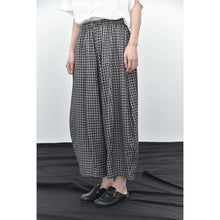 Load image into Gallery viewer, Women’s Plaid Anti-wrinkle Curved Trousers
