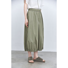 Load image into Gallery viewer, Women's Japanese Lightweight Pleated Hem Cropped Wide-leg Pants
