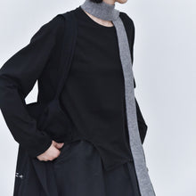 Load image into Gallery viewer, Women's Wavy Hem Casual Round Neck Shirt
