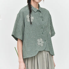 Load image into Gallery viewer, Women's Floral-patterned Curved Hem Shirt

