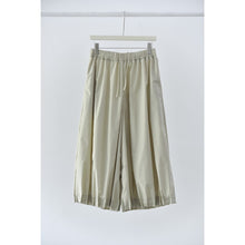 Load image into Gallery viewer, Women's Japanese Lightweight Pleated Hem Cropped Wide-leg Pants

