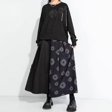 Load image into Gallery viewer, Casual Round Neck 3D Flower T-shirt
