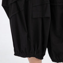 Load image into Gallery viewer, Women's Pleated Loose Casual Capri Pants

