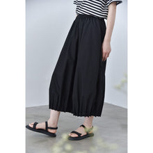 Load image into Gallery viewer, Women's Japanese Lightweight Pleated Hem Cropped Wide-leg Pants
