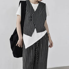 Load image into Gallery viewer, Women's Loose-Fit Striped Vest
