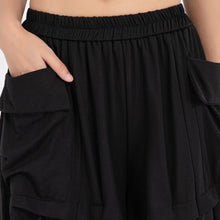 Load image into Gallery viewer, Women's Pleated Loose Casual Capri Pants

