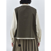 Load image into Gallery viewer, Asymmetric Placket Patch-Pocket Vest
