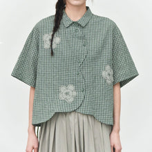 Load image into Gallery viewer, Women's Floral-patterned Curved Hem Shirt
