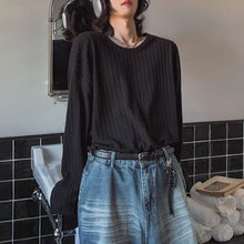 Load image into Gallery viewer, Loose-fitting Crew Neck Base Layer T-shirt
