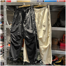 Load image into Gallery viewer, Loose Solid Color Pants
