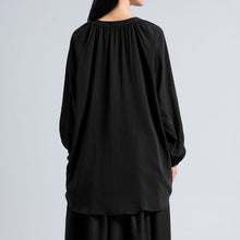 Load image into Gallery viewer, Black Neutral Style V-neck Top
