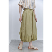 Load image into Gallery viewer, Women's Japanese Lightweight Pleated Hem Cropped Wide-leg Pants
