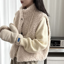 Load image into Gallery viewer, Sleeveless Faux Lamb Wool Vest
