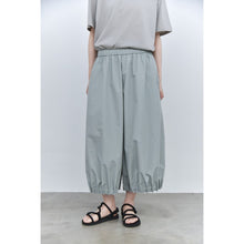 Load image into Gallery viewer, Women's Japanese Lightweight Pleated Hem Cropped Wide-leg Pants
