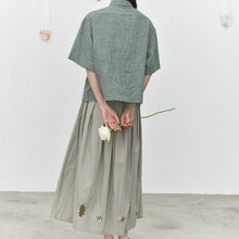 Load image into Gallery viewer, Women's Floral-patterned Curved Hem Shirt
