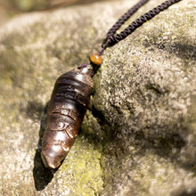 Load image into Gallery viewer, 【Hong hong huo huo】Hand Wood Carved Retro Necklace
