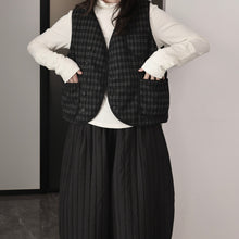 Load image into Gallery viewer, Retro Plaid Loose Vest Jacket
