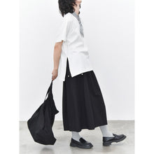 Load image into Gallery viewer, Raglan-sleeve T-shirt with An Irregular Hem

