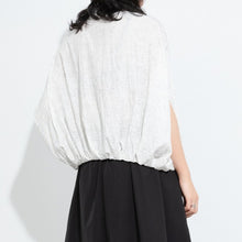 Load image into Gallery viewer, Women Pleated Textured Zip-up Collar Shirt
