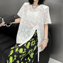 Load image into Gallery viewer, Women's Floral Pattern Lace Slit Hem T-shirt
