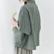 Load image into Gallery viewer, Women's Floral-patterned Curved Hem Shirt
