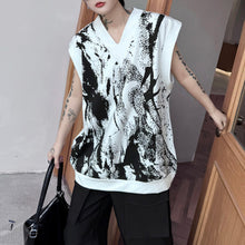 Load image into Gallery viewer, Irregular Geometric Print V-neck Vest
