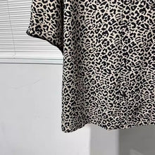 Load image into Gallery viewer, Leopard Print Wrinkle-free Loose-fitting Shirt
