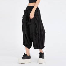 Load image into Gallery viewer, Women's Pleated Loose Casual Capri Pants
