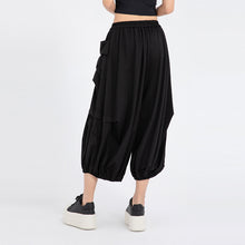 Load image into Gallery viewer, Women's Pleated Loose Casual Capri Pants
