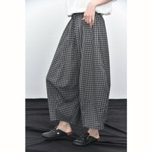 Load image into Gallery viewer, Women’s Plaid Anti-wrinkle Curved Trousers

