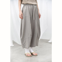 Load image into Gallery viewer, Women’s Plaid Anti-wrinkle Curved Trousers
